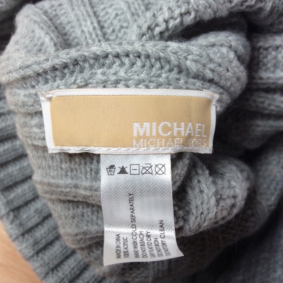 NWT Michael Michael Kors Gray Knit Beanie Pom Pom MK OS Hat New $48. - Picture 9 of 10